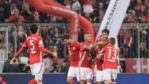 Los jugadores del Bayern, celebrando el 2-0 ante el Borussia M&ouml;nchengladbach