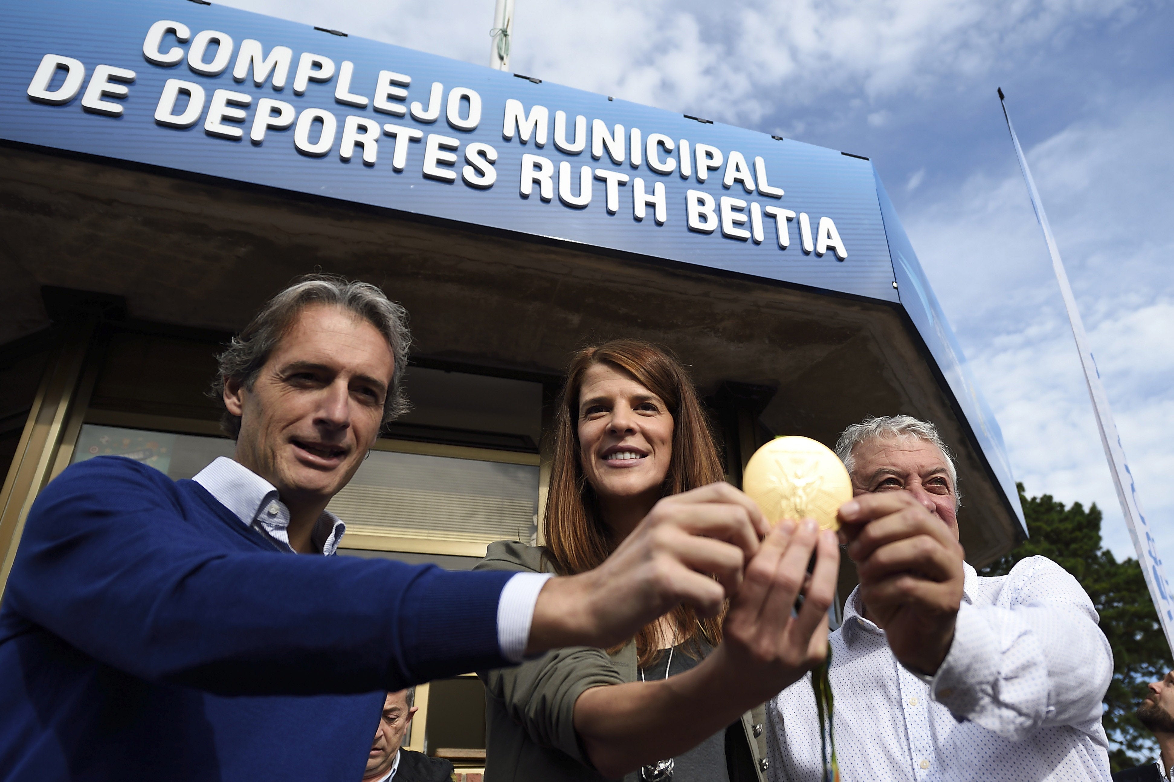 Ruth Beitia: "Es un orgullo ver mi nombre donde entreno desde hace 26 años" Ruth Beitia: "Es un orgullo ver mi nombre donde entreno desde hace 26 años"