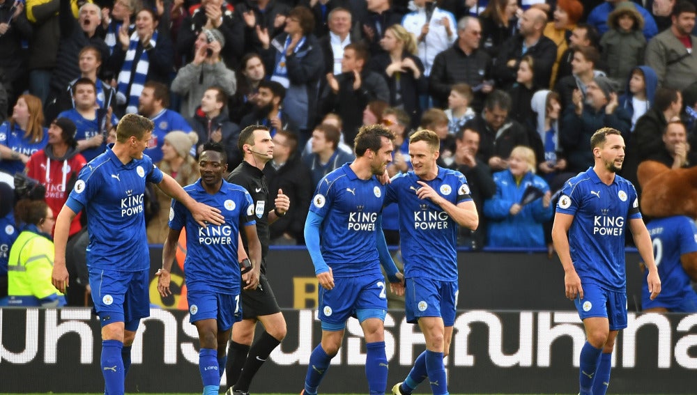 Los jugadores del Leicester celebran el 3-1 ante el Crystal Palace