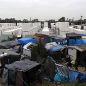 Vista general del campamento de inmigrantes de Calais, Francia