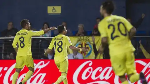 El delantero italiano del Villarreal Nicola Sansone celebra el primer gol del equipo que ha marcado ante Las Palmas El delantero italiano del Villarreal Nicola Sansone celebra el primer gol del equipo que ha marcado ante Las Palmas