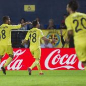 El delantero italiano del Villarreal Nicola Sansone celebra el primer gol del equipo que ha marcado ante Las Palmas