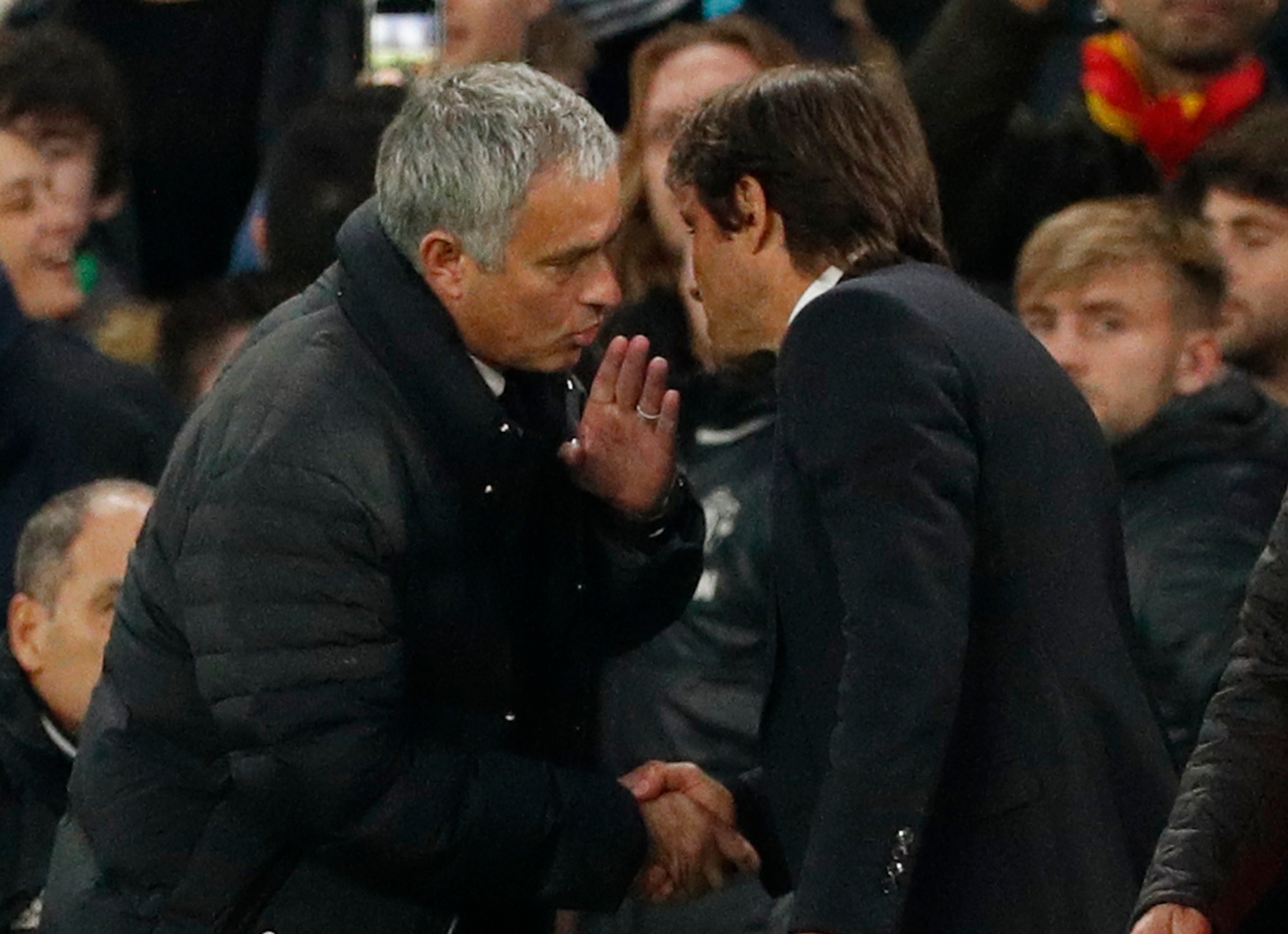 Mourinho recrimina a Conte sus gestos en la banda: "Eso se hace con 1-0, con 4-0 es una humillación" Mourinho recrimina a Conte sus gestos en la banda: "Eso se hace con 1-0, con 4-0 es una humillación"