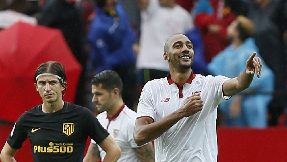 N'Zonzi celebra su gol al Atlético de Madrid