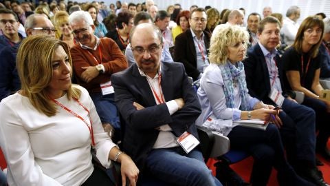 Susana D&iacute;az acompa&ntilde;ada de otros pol&iacute;ticos socialistas en el Comit&eacute; Federal
