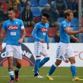 Los jugadores del Nápoles, celebrando el gol de Callejón ante el Crotone