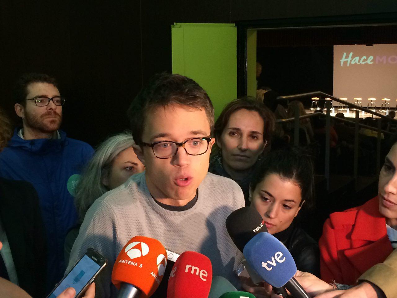 Errejón: "El PSOE puede estar firmando hoy su acta de rendición ante Rajoy" Errejón: "El PSOE puede estar firmando hoy su acta de rendición ante Rajoy"