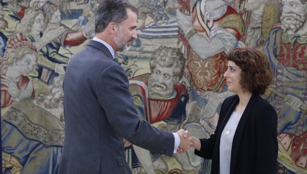 El Rey recibe a Alexandra Fernández