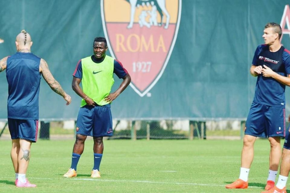 La historia perfecta de un refugiado de 16 años: de ser abandonado en Termini a triunfar en la Roma La historia perfecta de un refugiado de 16 años: de ser abandonado en Termini a triunfar en la Roma