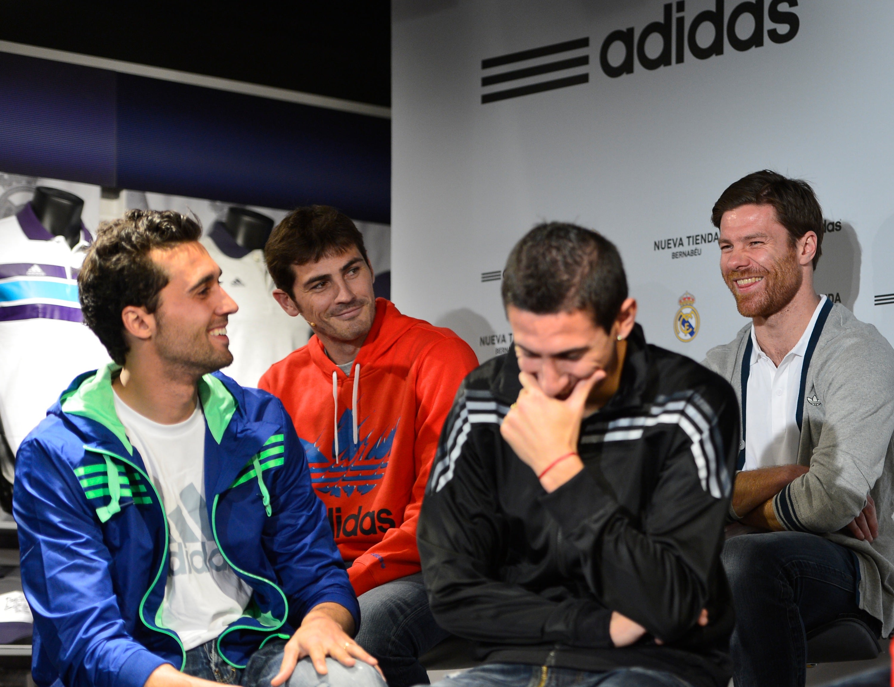 ¿Con quién cenaría Casillas: Mourinho, Arbeloa o Xabi Alonso? No te pierdas la curiosa respuesta de Iker ¿Con quién cenaría Casillas: Mourinho, Arbeloa o Xabi Alonso? No te pierdas la curiosa respuesta de Iker