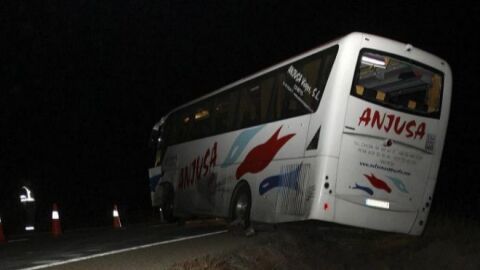 El autob&uacute;s del Tau Castell&oacute;, tras el accidente