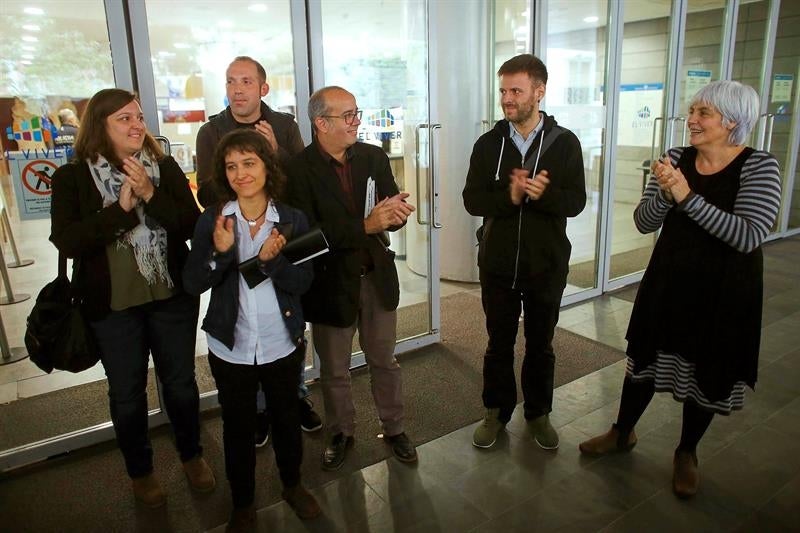Los concejales de Badalona acuden al juzgado arropados por vecinos y políticos Los concejales de Badalona acuden al juzgado arropados por vecinos y políticos