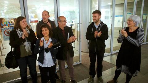Los concejales del Ayuntamiento de Badalona tras declarar por la apertura del consistorio durante la fiesta del 12 de octubre
