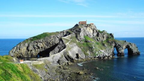 El puente que une San Juan de Gaztelugatxe con Bermeo es escenario de 'Juego de Tronos'