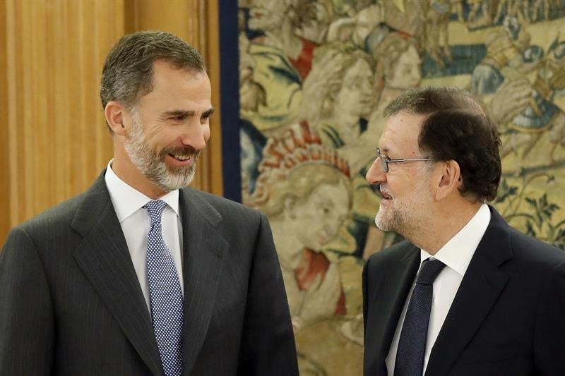 El Rey sólo firmaría el decreto de nombramiento de un president si este está refrendado por Rajoy El Rey sólo firmaría el decreto de nombramiento de un president si este está refrendado por Rajoy