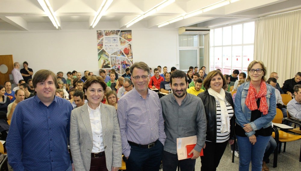 El conseller de Educación, Investigación, Cultura y Deporte, Vicent Marzà, ha inaugurado la jornada de formación dirigida a profesores de centros escolares en Burriana.