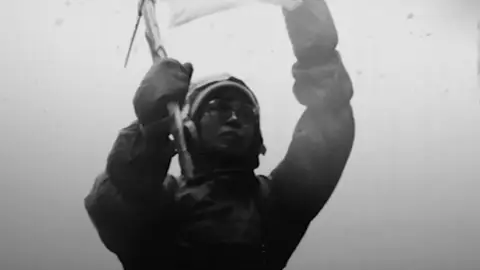 Junko Tabei, la primera mujer en escalar el Everest Junko Tabei, la primera mujer en escalar el Everest