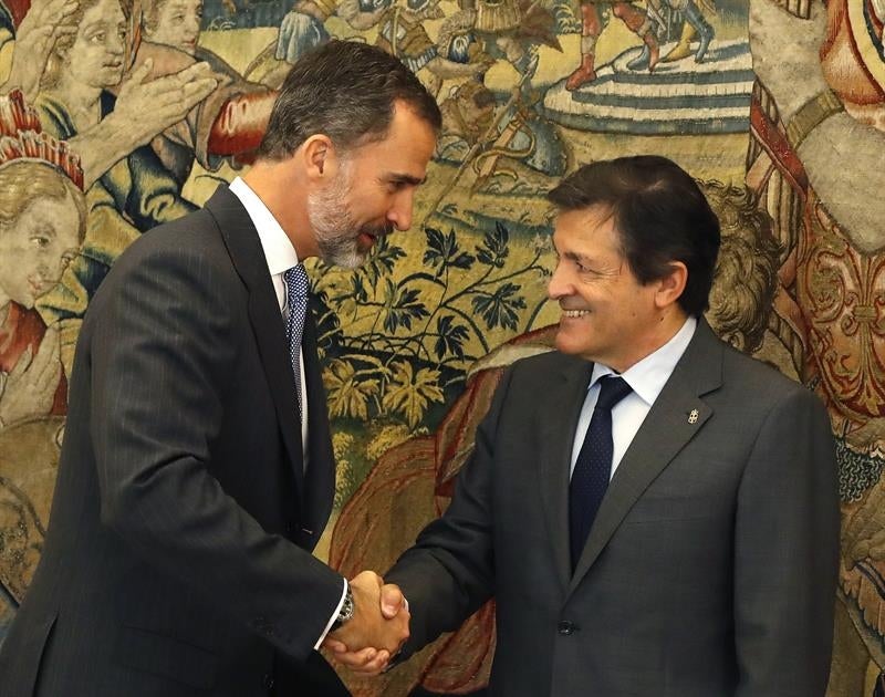Fernández comunica al Rey que el PSOE se abstendrá en la segunda votación Fernández comunica al Rey que el PSOE se abstendrá en la segunda votación