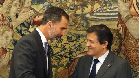 El Rey Felipe VI y Javier Fern&aacute;ndez