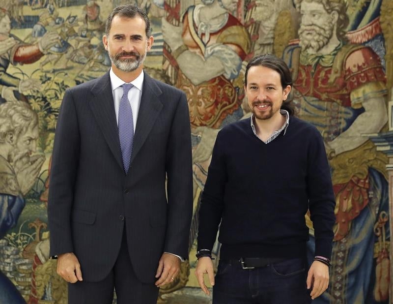 Pablo Iglesias critica al Rey por regalar un Toisón de Oro de 50.000 euros "a una niña de 12 años" Pablo Iglesias critica al Rey por regalar un Toisón de Oro de 50.000 euros "a una niña de 12 años"