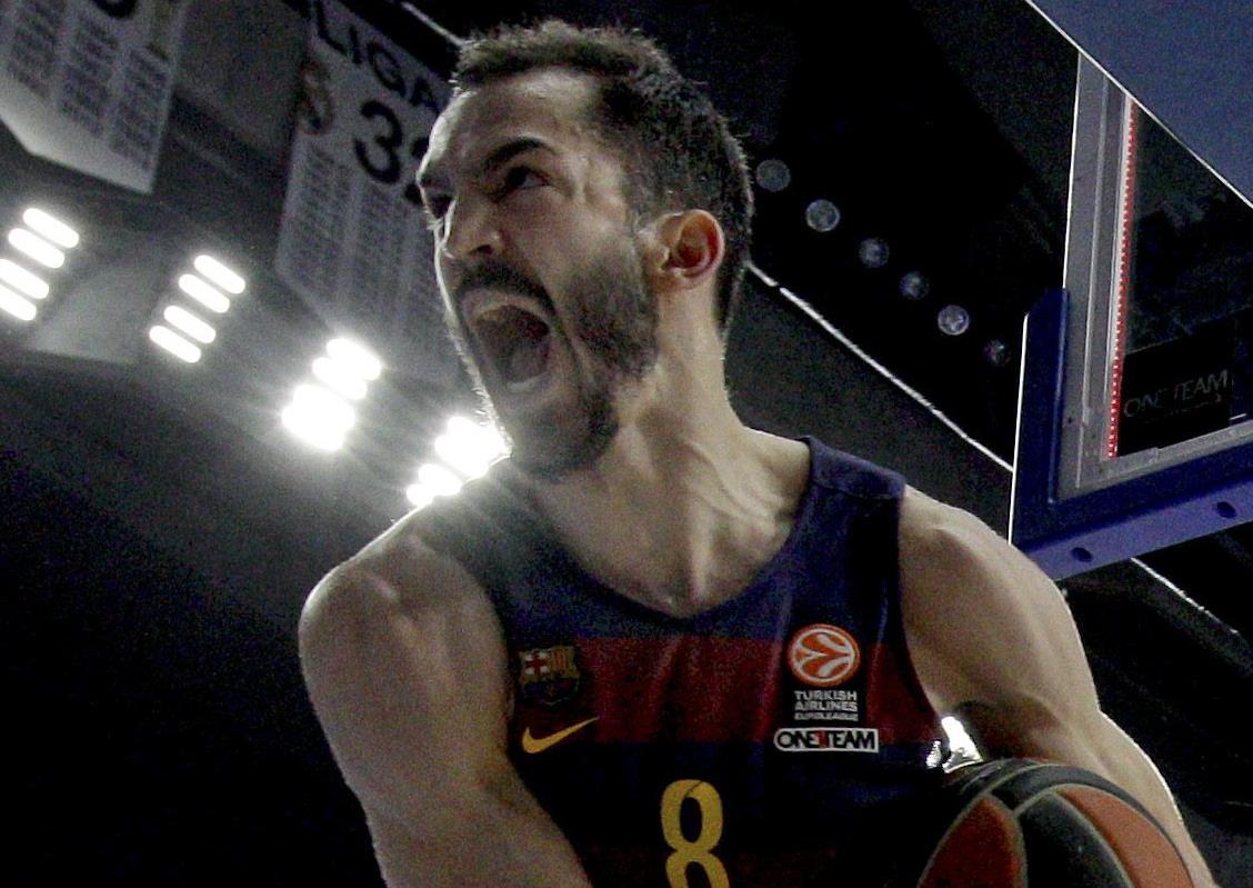 Pau Ribas se lesiona un tendón y sale en camilla del Kombank Arena Pau Ribas se lesiona un tendón y sale en camilla del Kombank Arena