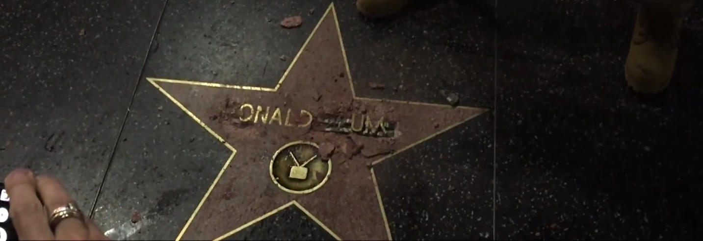 Detenido el hombre que destrozó la estrella de Trump en el Paseo de la Fama de Hollywood Detenido el hombre que destrozó la estrella de Trump en el Paseo de la Fama de Hollywood