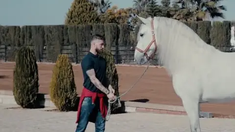 Ramos disfrutando de su yeguada 'SR4' Ramos disfrutando de su yeguada 'SR4'