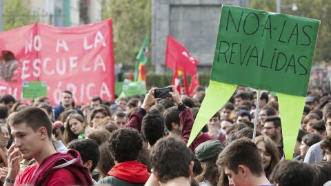 Manifestaci&oacute;n contra las rev&aacute;lidas de la LOMCE