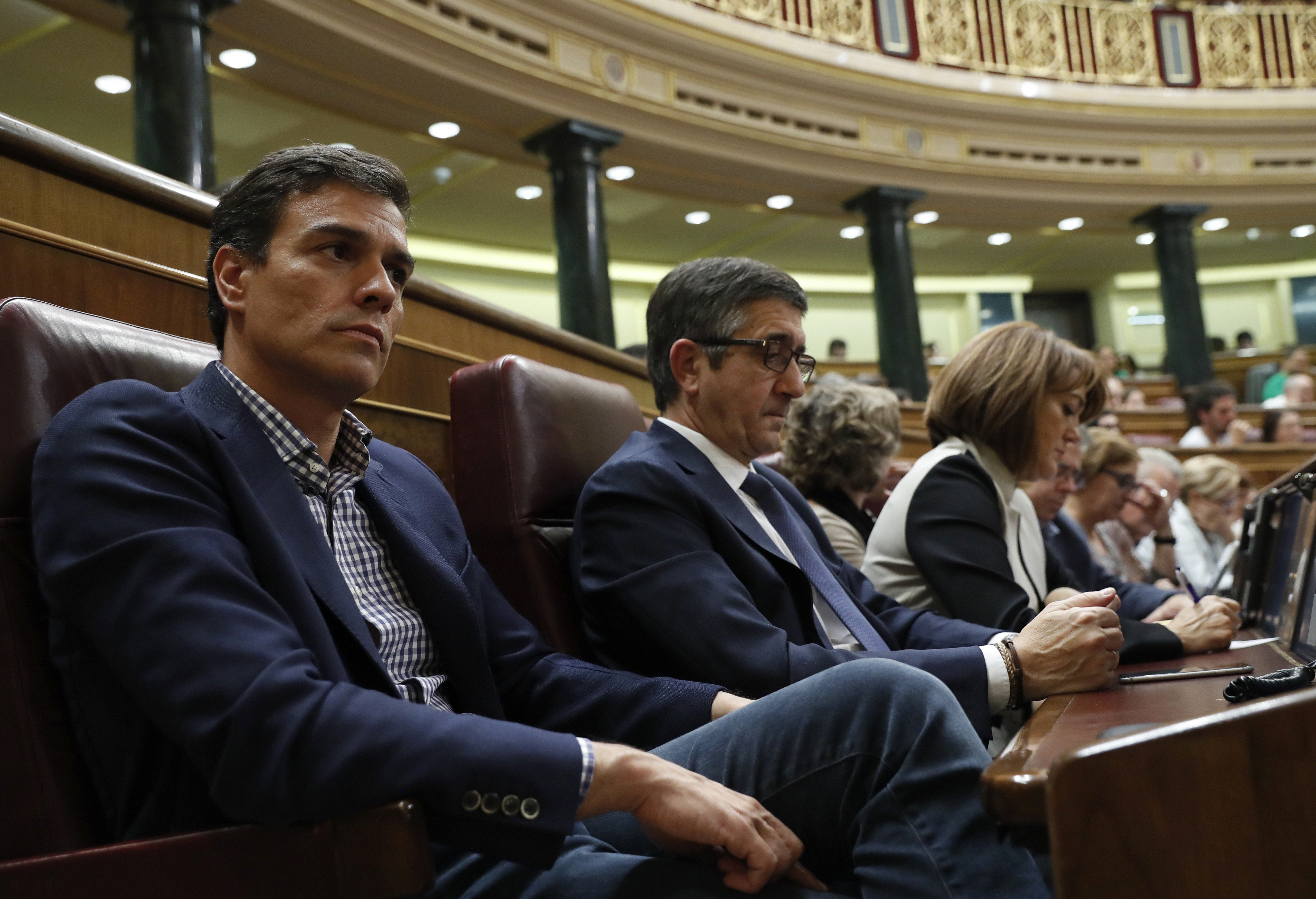 Sánchez y sus afines sólo aplauden al final del discurso de Antonio Hernando Sánchez y sus afines sólo aplauden al final del discurso de Antonio Hernando