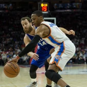 Sergio Rodríguez defiende a Russell Westbrook Sergio Rodríguez defiende a Russell Westbrook