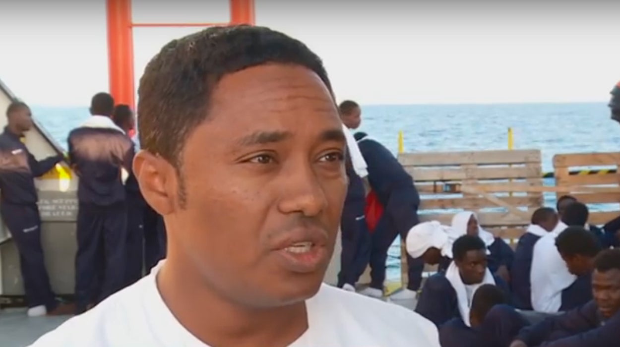 Amani, un inmigrante convertido en voluntario para ayudar a sus compatriotas Amani, un inmigrante convertido en voluntario para ayudar a sus compatriotas