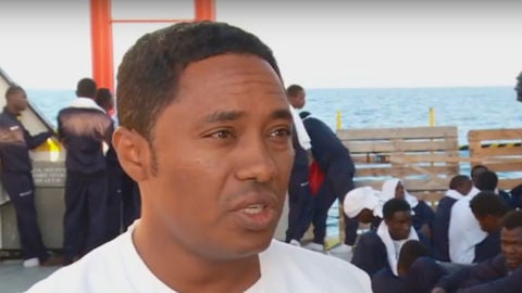 Amani, un inmigrante convertido en voluntario para ayudar a sus compatriotas