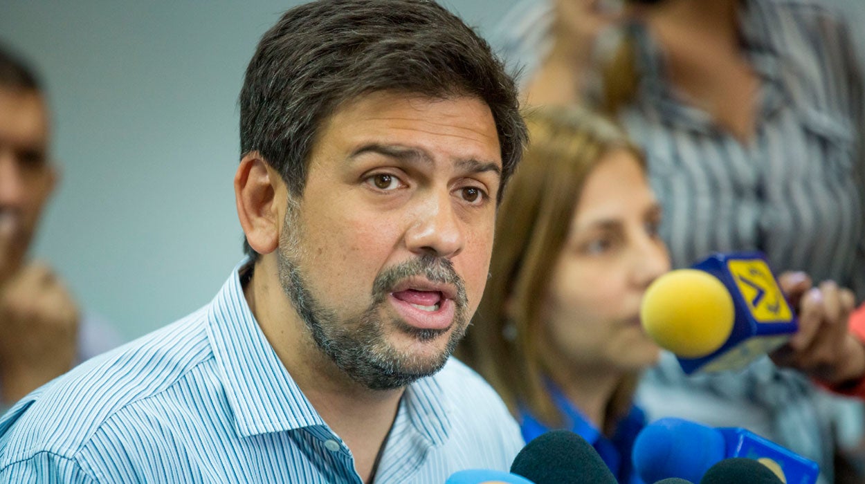 Liberan a cinco opositores venezolanos un día después de inicio del diálogo Liberan a cinco opositores venezolanos un día después de inicio del diálogo