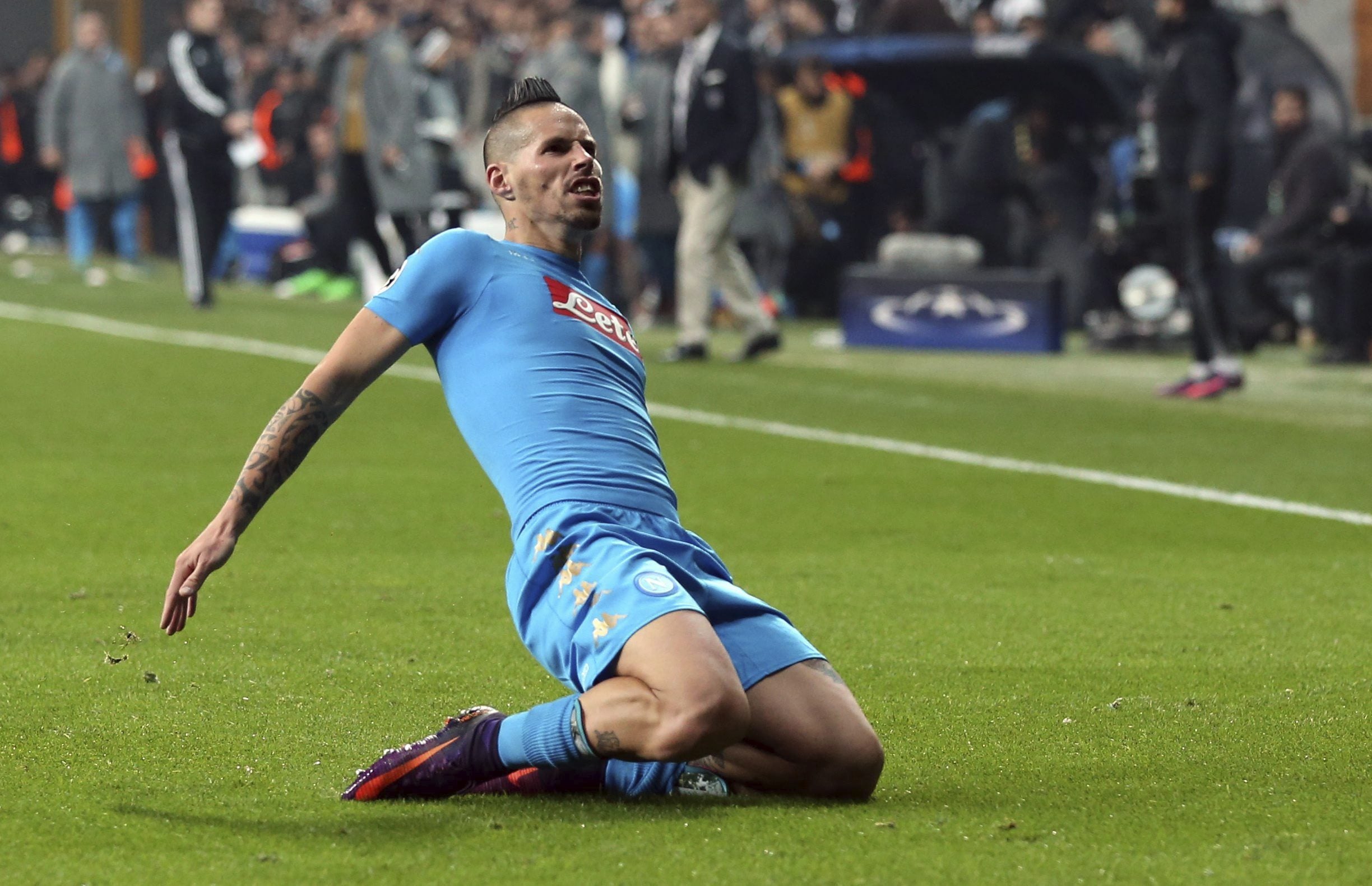 Hamsik neutraliza el gol de Quaresma para mantener al Nápoles en el liderato Hamsik neutraliza el gol de Quaresma para mantener al Nápoles en el liderato