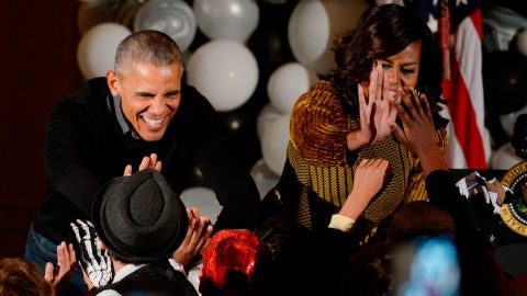 Barack y Michelle Obama celebrando Halloween en la Casa Blanca