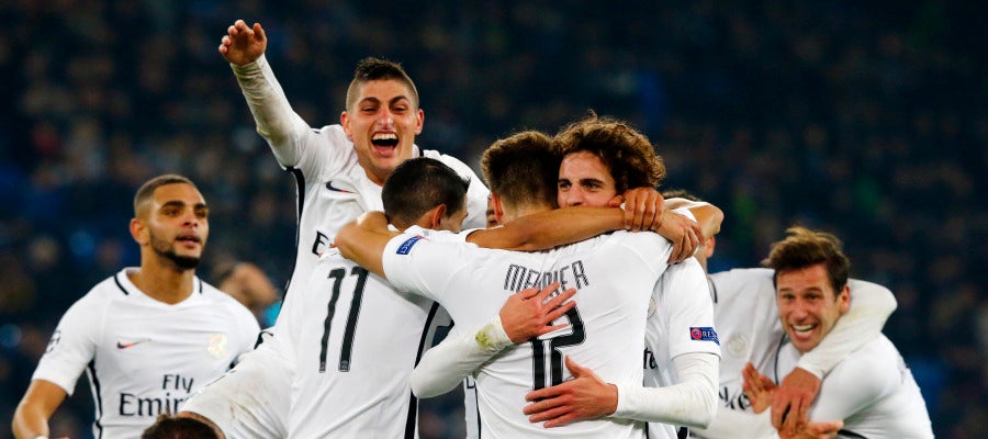 El PSG celebra la victoria ante el Basilea en los últimos minutos de partido