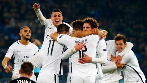 El PSG celebra la victoria ante el Basilea en los &uacute;ltimos minutos de partido