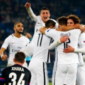 El PSG celebra la victoria ante el Basilea en los últimos minutos de partido