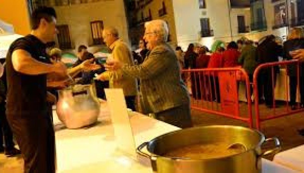 La plaça de la vila acollirà esta vesprada la degustació popular de l'olla de la plana a benefici de Sant Vicent de Paül. 