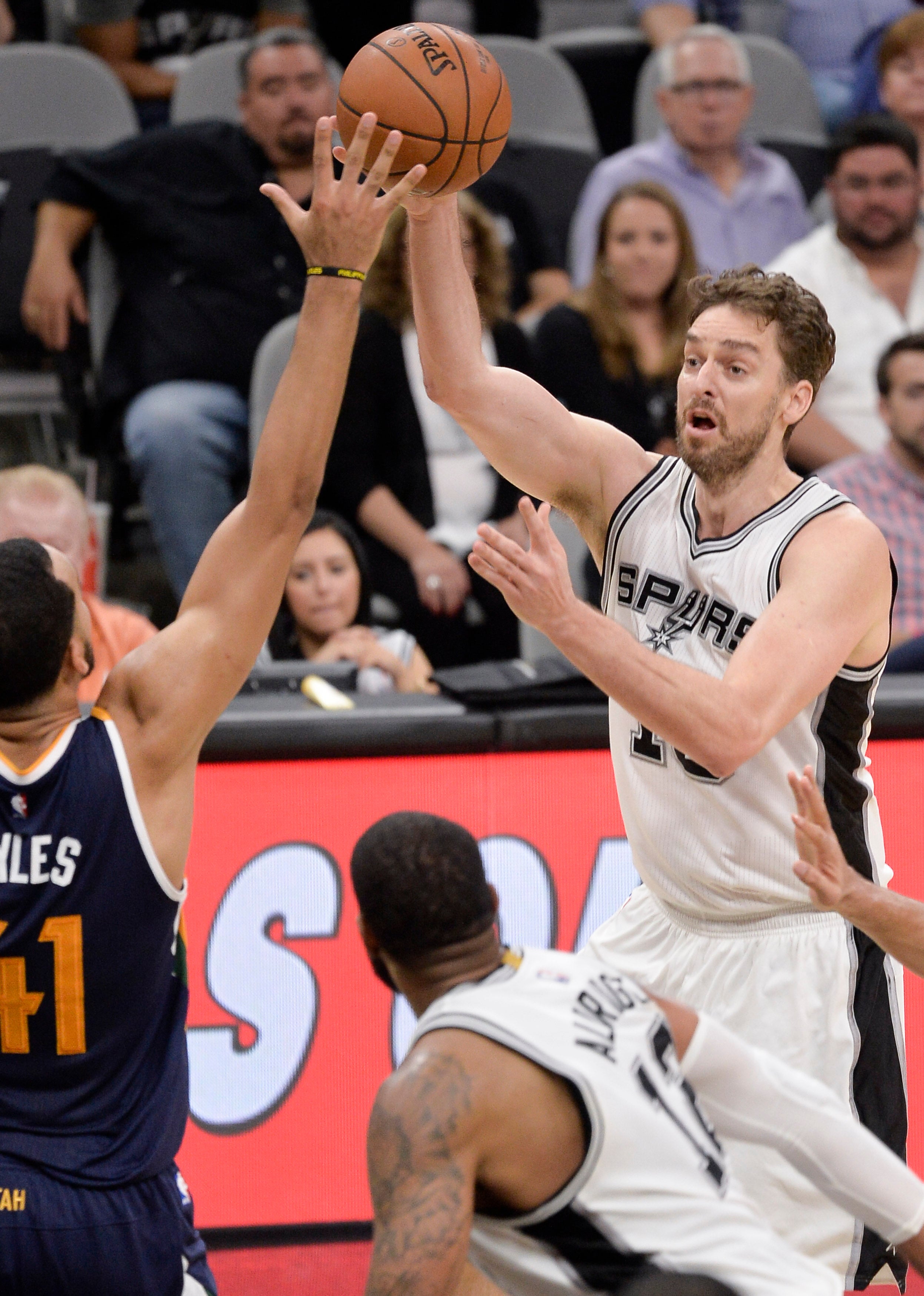 Gasol y Leonard guían a los Spurs a su sexta victoria consecutiva Gasol y Leonard guían a los Spurs a su sexta victoria consecutiva