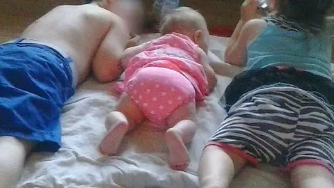 Los tres hijos de los acusados Los tres hijos de los acusados