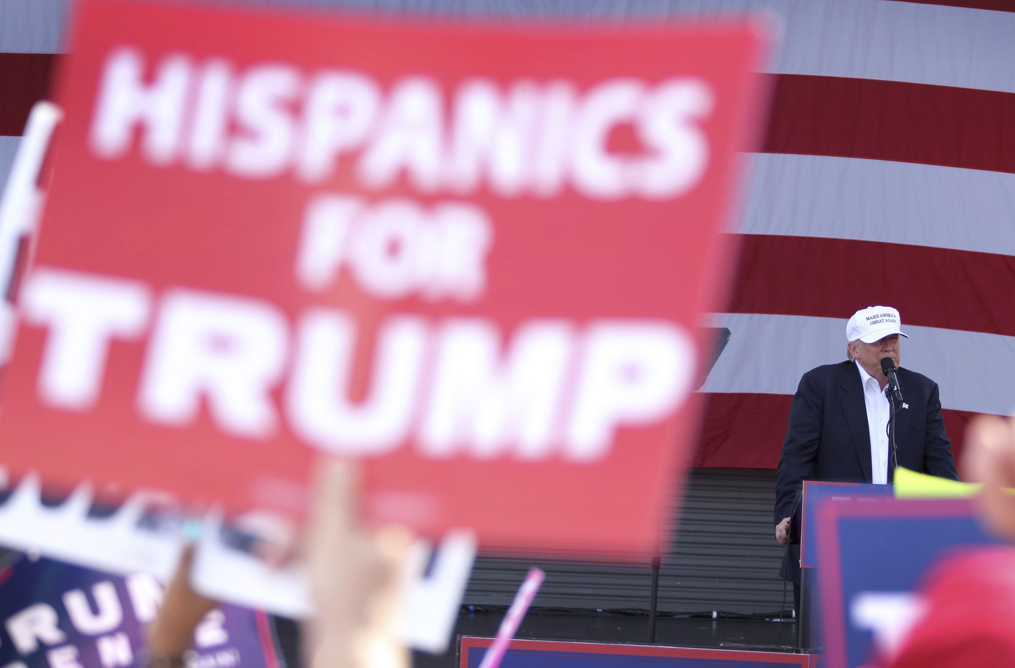 Las ONG, preocupadas por la posible política migratoria de Trump Las ONG, preocupadas por la posible política migratoria de Trump