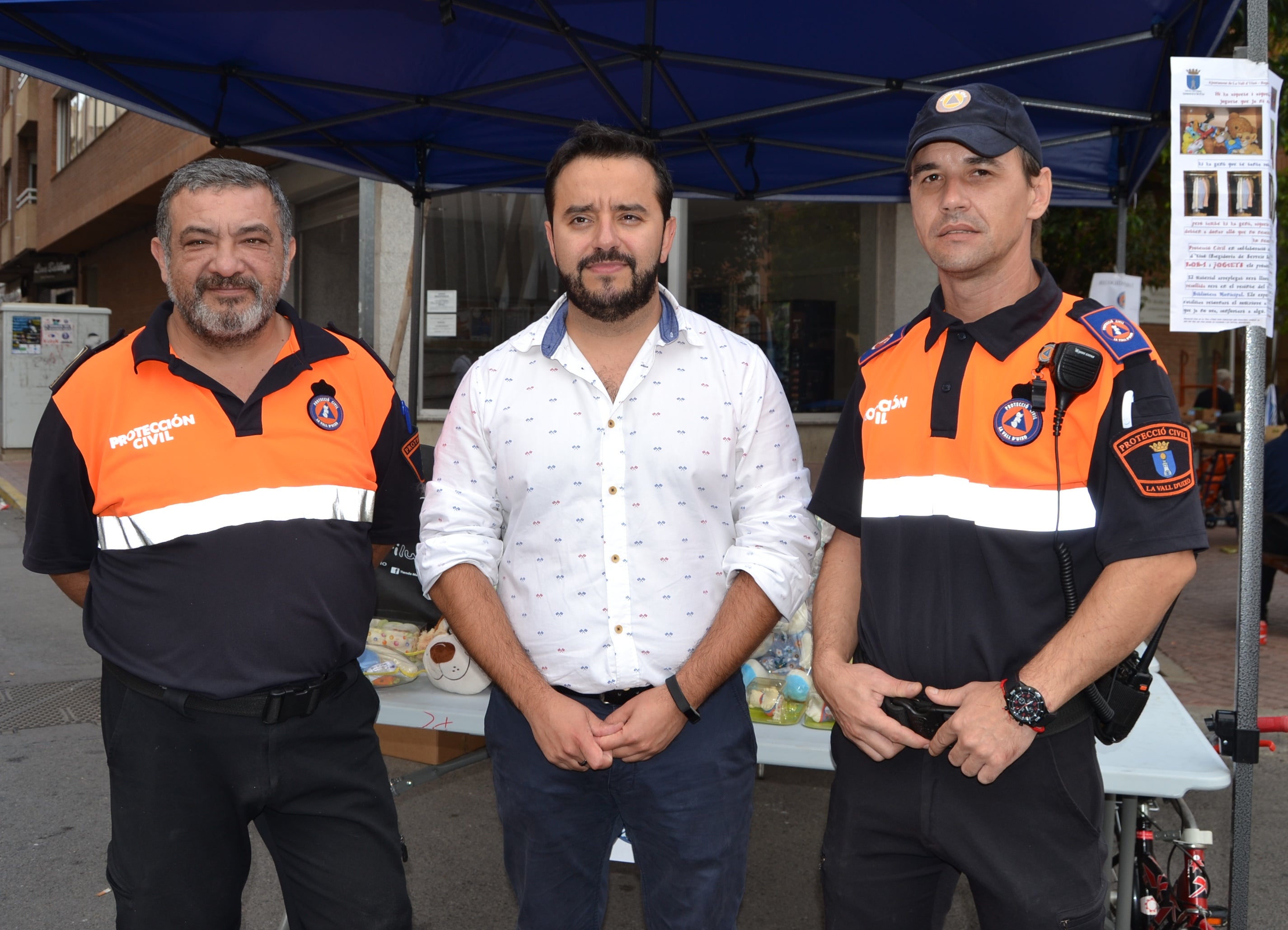 Protección civil de la Vall d'uixó prosigue con la campaña de recogida de juguetes y ropa Protección civil de la Vall d'uixó prosigue con la campaña de recogida de juguetes y ropa