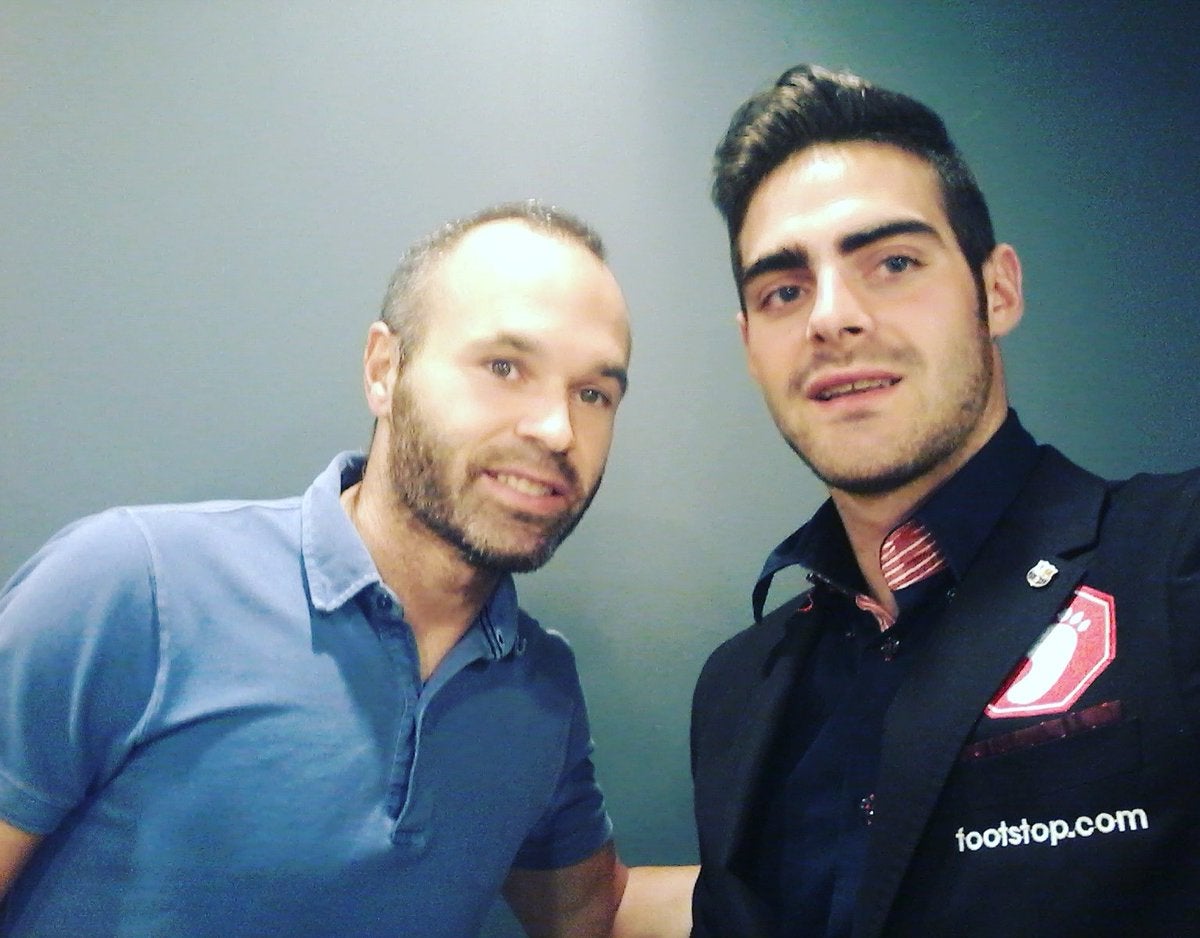 La sinceridad de Iniesta con el primer árbitro gay de España La sinceridad de Iniesta con el primer árbitro gay de España