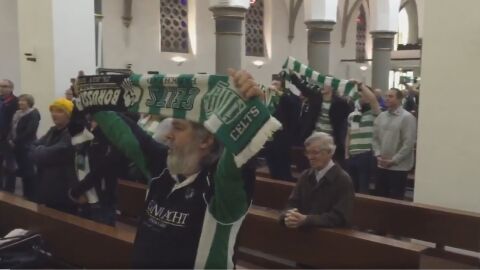 La afici&oacute;n del Gladbach y del C&eacute;ltic se hermana en una iglesia