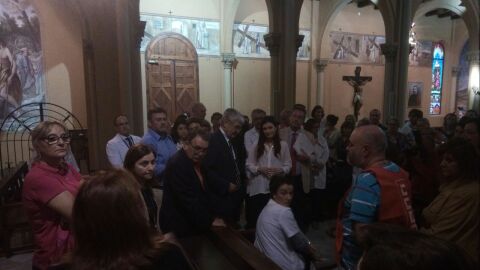 Reuni&oacute;n improvisada entre los trabajadores y la consellera Mont&oacute;n tras el Consejo de Gobierno en el que se aprobaron 17 despidos y 109 contrataciones.