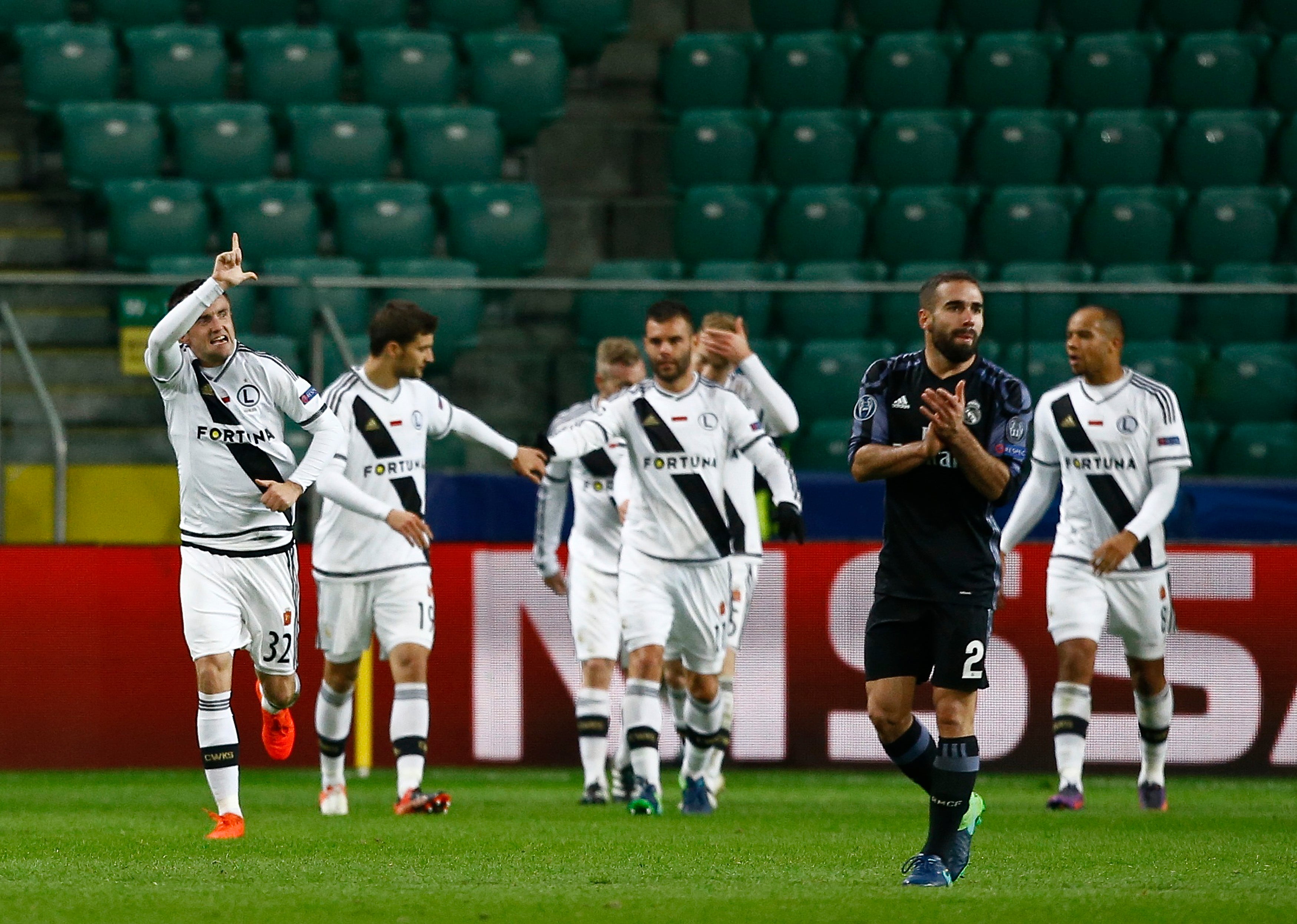 Legia 3-3 Real Madrid. Los blancos sufren para lograr un empate sin brillo en Varsovia Legia 3-3 Real Madrid. Los blancos sufren para lograr un empate sin brillo en Varsovia