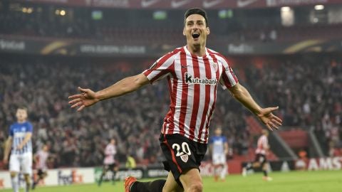 Aduriz celebra uno de sus cinco goles ante el Genk