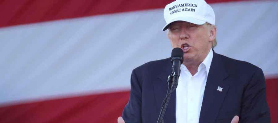 Donald Trump durante un discurso en un acto de su campaña en el Parque Bayfront de Miami Donald Trump durante un discurso en un acto de su campaña en el Parque Bayfront de Miami