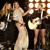 Beyoncé debuta en los Country Music Awards junto a las Dixie Chicks